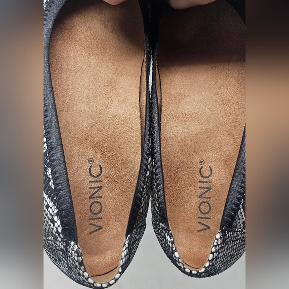 Vionic Women's Carrol Multicolor Snake Print Leather Slip On Ballet Flats Sz 8W - Picture 10 of 11